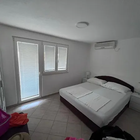 Old And Cute Renovated House 100m From The Sea Apartment Trogir