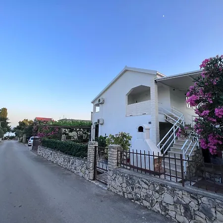Apartment Old And Cute Renovated House 100m From The Sea