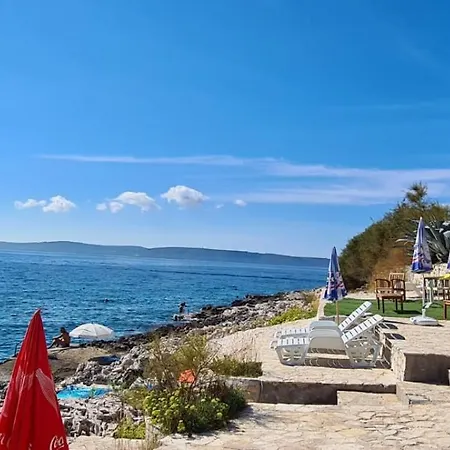 Lägenhet Old And Cute Renovated House 100m From The Sea Trogir