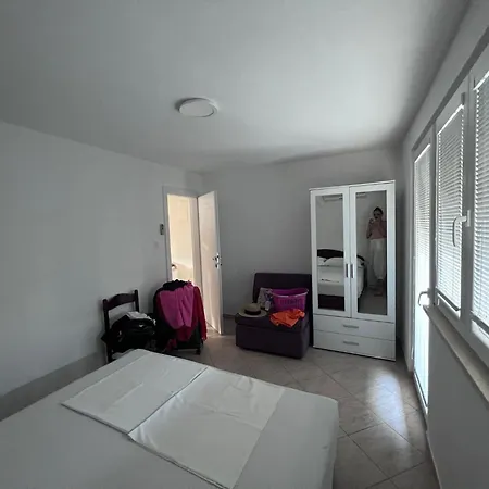 Lägenhet Old And Cute Renovated House 100m From The Sea Trogir