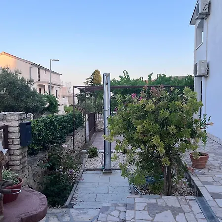 Old And Cute Renovated House 100m From The Sea